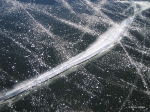 La glace d'un lac gelé